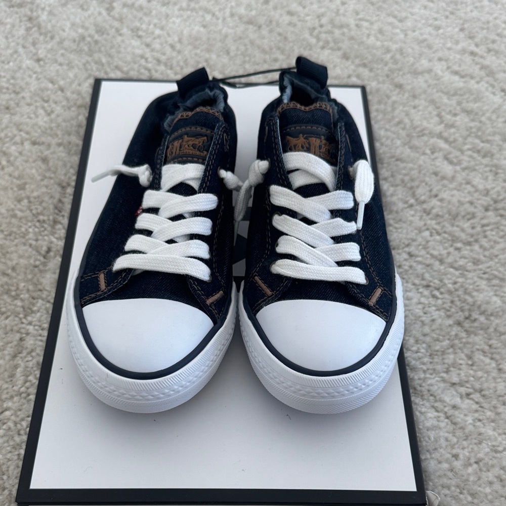 Levi's Women’s Navy and White Sneakers, Size: 7, NWOT